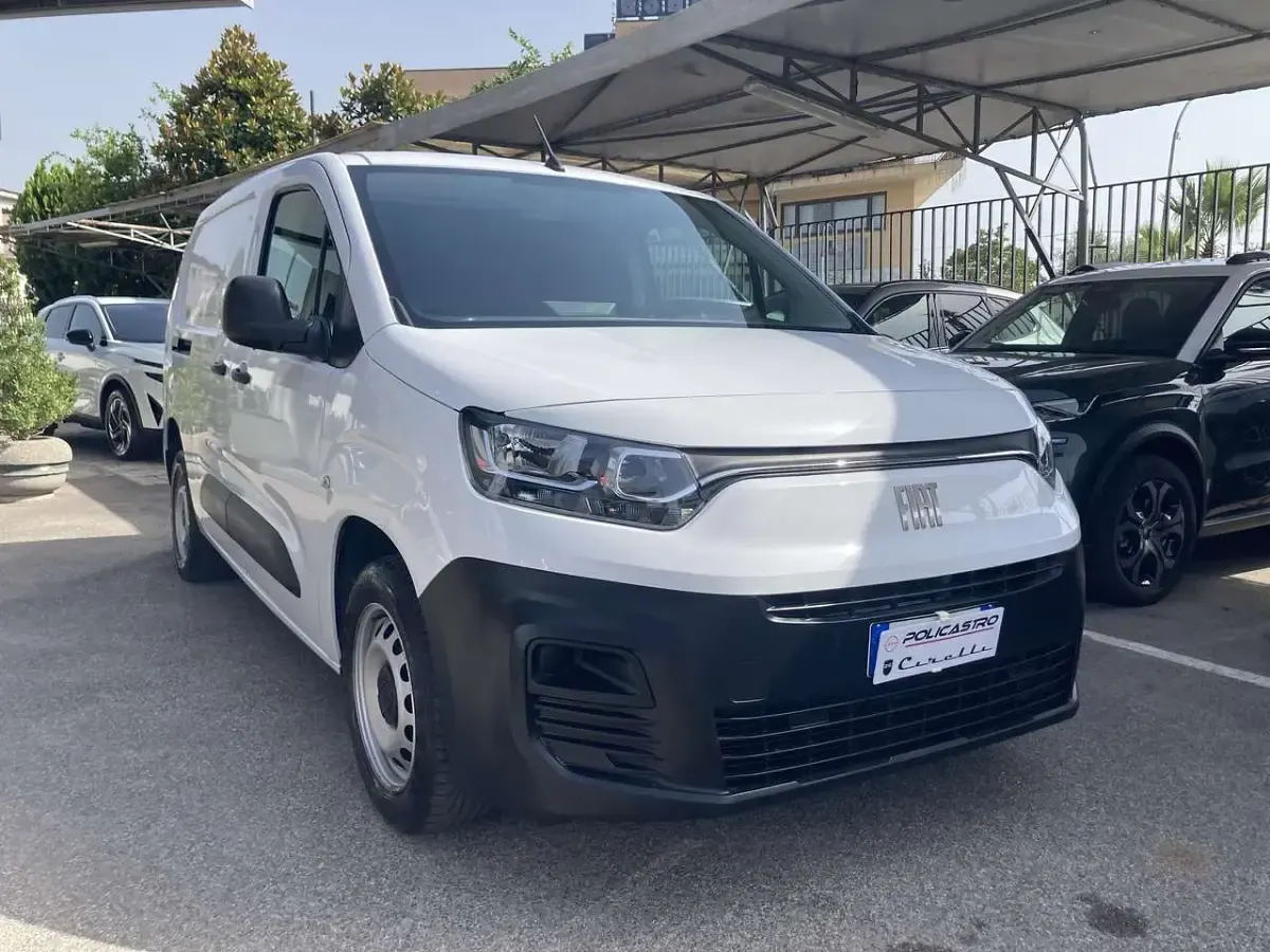 Usata Fiat Doblò 101 CV (74 kW) 2023 Bianco Monovolume