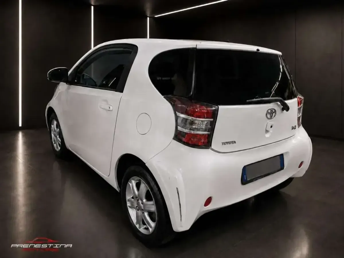 Usata Toyota iQ 68 CV (50 kW) 2009 Bianco Utilitaria