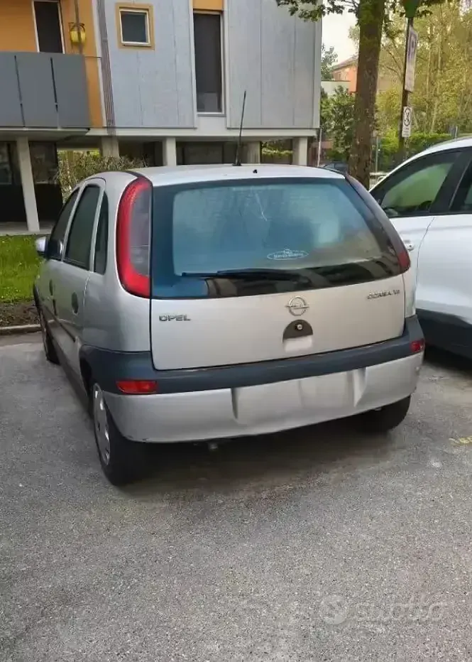 Usata Opel Corsa 75 CV (55 kW) 2002 Grigio Utilitaria