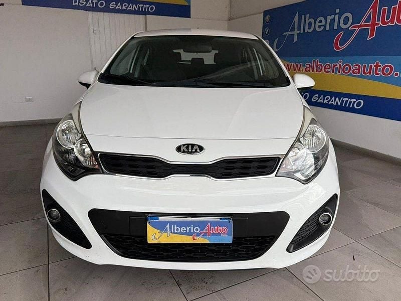 Usata Kia Rio Active 75 CV (55 kW) 2014 Bianco Berlina