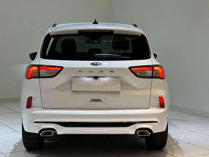 Begagnad Ford Kuga ST-Line 120 HK (88 kW) 2023 Vit SUV
