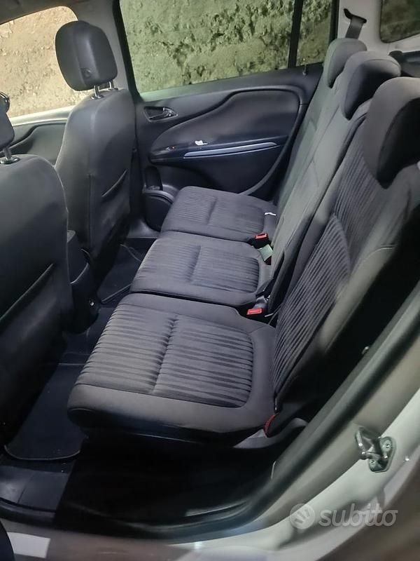 Usata Opel Zafira Tourer 2014 Bianco Monovolume