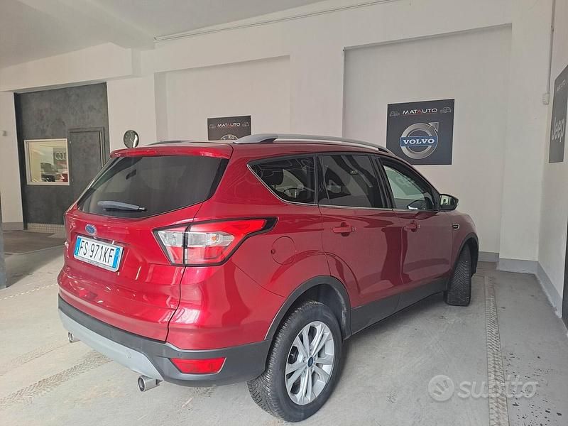 Usata Ford Kuga Titanium 120 CV (88 kW) 2018 Rosso SUV