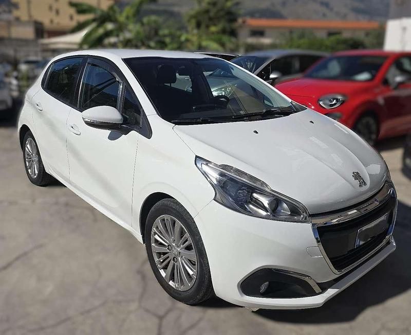 Usata Peugeot 208 Allure 82 CV (60 kW) 2018 Bianco Utilitaria