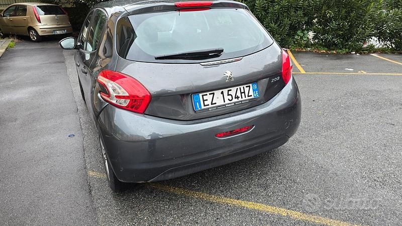 Usata Peugeot 208 Allure 68 CV (50 kW) 2015 Grigio Utilitaria
