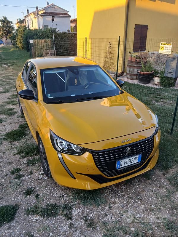 Usata Peugeot 208 100 CV (73 kW) 2022 Giallo Utilitaria