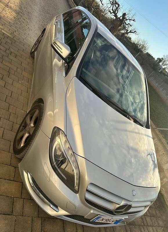 Usata Mercedes B200 Premium 109 CV (80 kW) 2014 Grigio Monovolume
