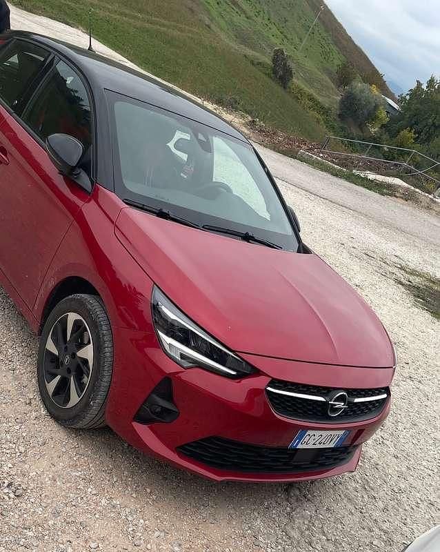 Rosso Usata 2021 Opel Corsa-e GS Line Due volumi | 16.000 € (Buon prezzo) - Immagine 1/2