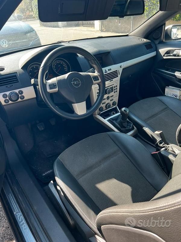 Usata Opel Astra Cabriolet 150 CV (110 kW) 2007 Cabrio