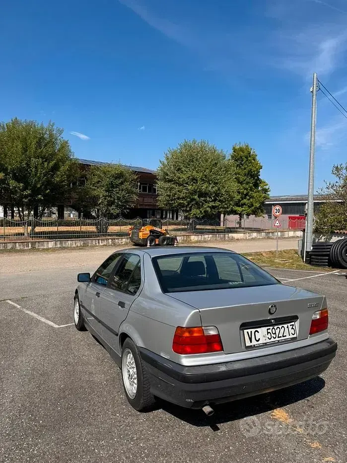 Usata BMW 318 113 CV (83 kW) 1991 Grigio Berlina