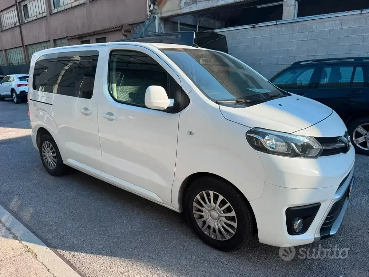 Usata Toyota Proace Verso Lounge 115 CV (84 kW) 2017 Bianco Station wagon