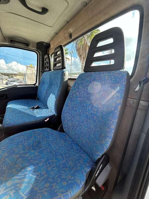 Usata Iveco Daily 126 CV (92 kW) 2001 Bianco Furgone