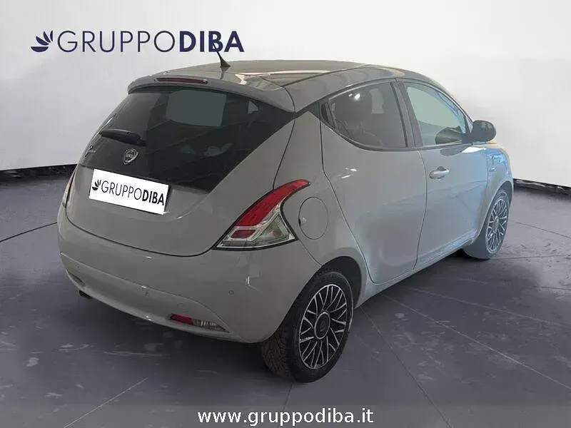 Usata Lancia Ypsilon S 95 CV (69 kW) 2017 Argento Utilitaria