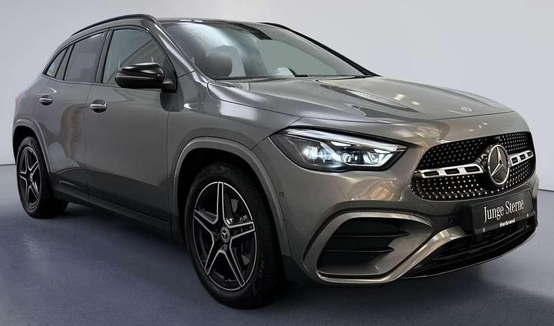 Usata Mercedes GLA200 AMG 150 CV (110 kW) 2024 Grigio SUV