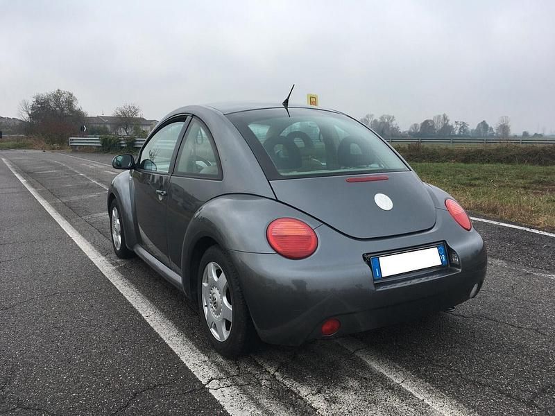 Usata VW New Beetle 101 CV (74 kW) 2002 Grigio Utilitaria