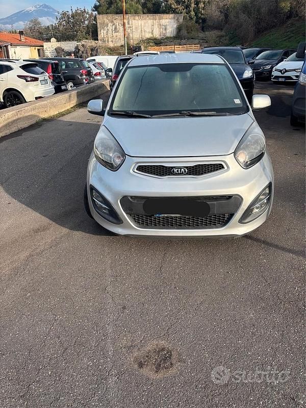 Grigio Usata 2014 Kia Picanto Due volumi | 3999 € (Buon prezzo) - Immagine 1/4
