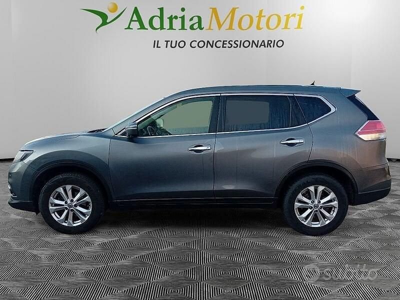 Usata Nissan X-Trail 131 CV (96 kW) 2017 Grigio scuro SUV