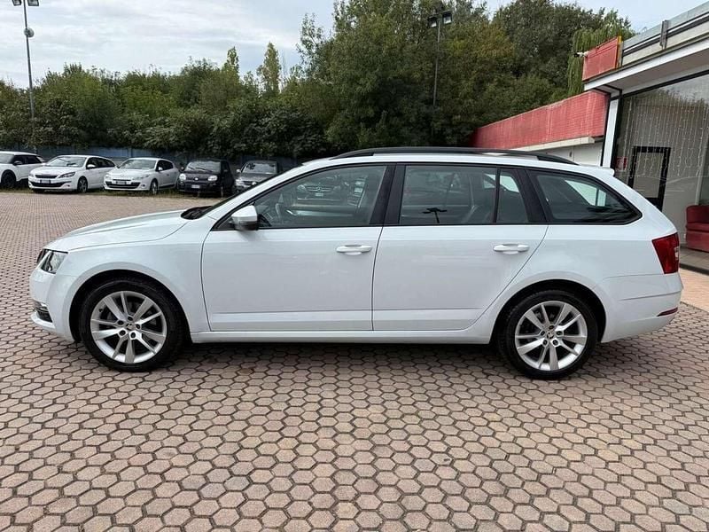 Usata Skoda Octavia Ambition 150 CV (110 kW) 2020 Bianco Station wagon