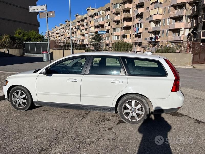Usata Volvo V50 109 CV (80 kW) 2010 Bianco Station wagon
