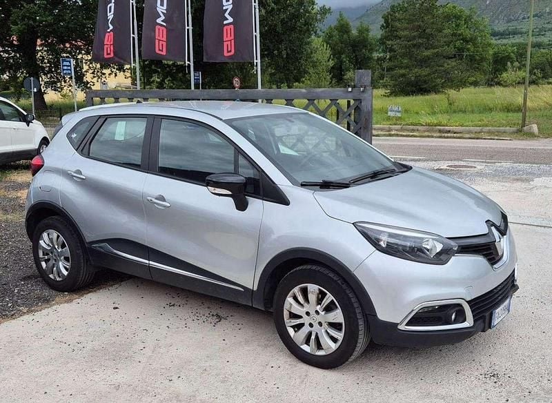 Nessuno(met.) Usata 2015 Renault Captur SUV | 8990 € (Buon prezzo) - Immagine 1/4