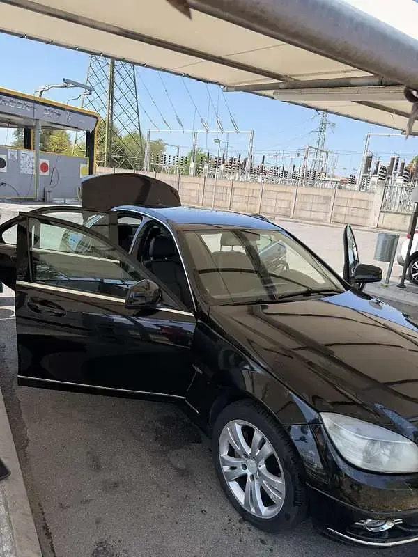 Usata Mercedes C220 Avantgarde 170 CV (125 kW) 2007 Nero Berlina