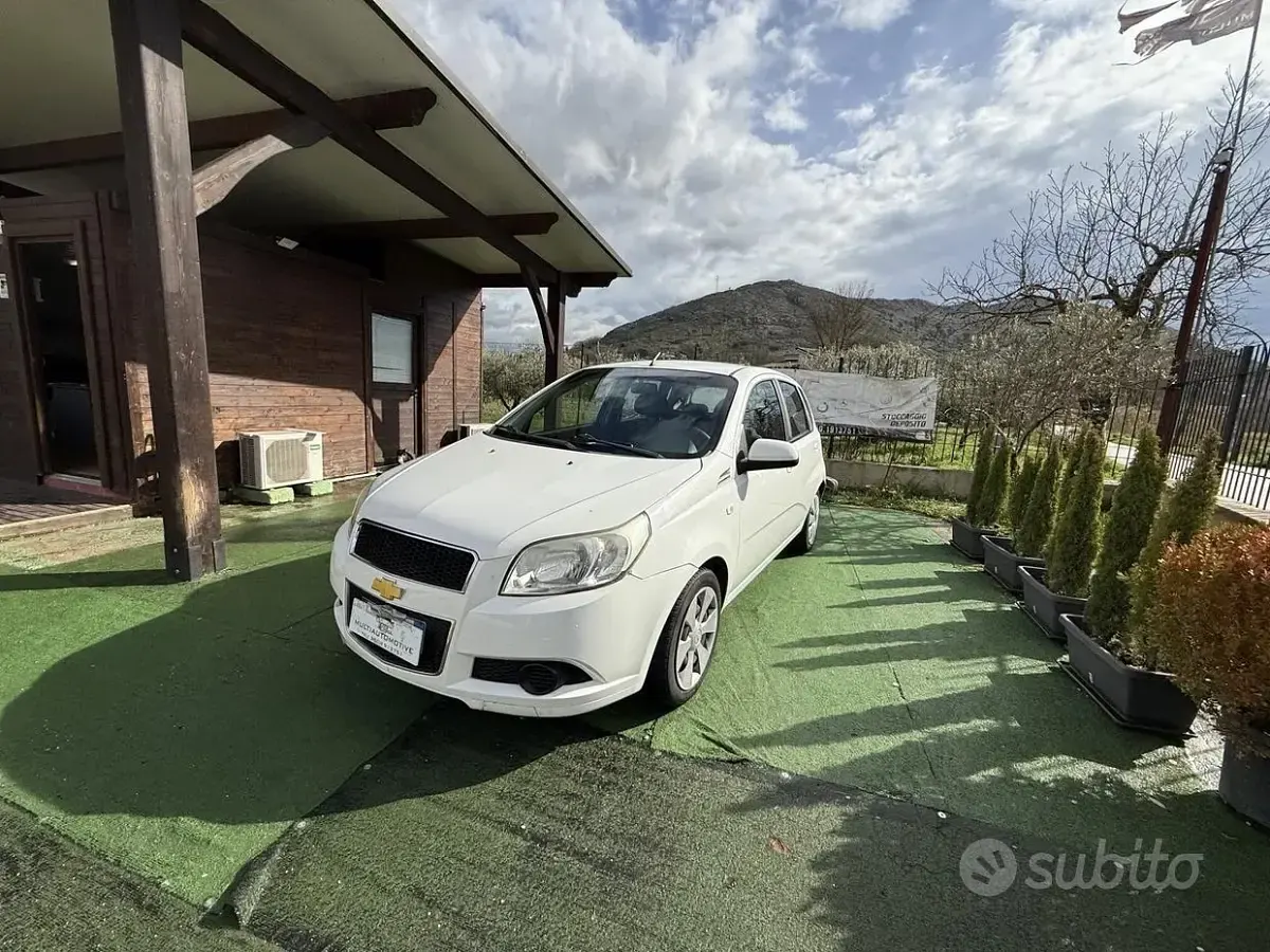 Usata Chevrolet Aveo 84 CV (61 kW) 2010 Bianco Berlina
