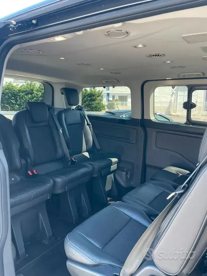 Usata Ford Tourneo Sport 170 CV (125 kW) 2023 Grigio Monovolume