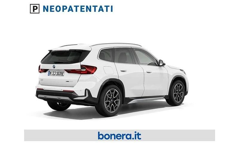 Nuova BMW X1 245 CV (180 kW) 2026 Alpin white pastello SUV