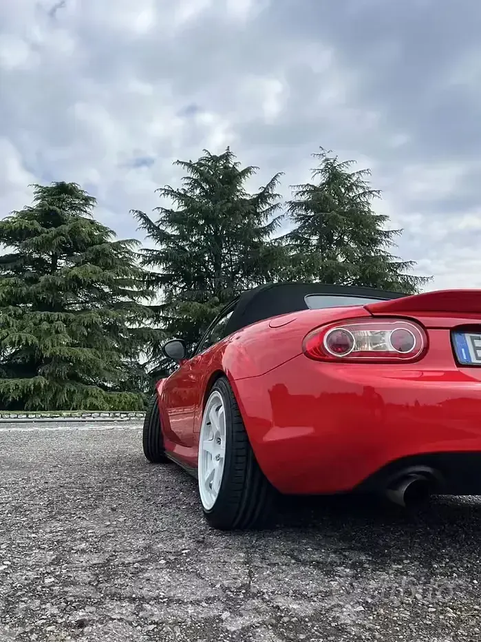 Usata Mazda MX5 126 CV (92 kW) 2010 Rosso Cabrio