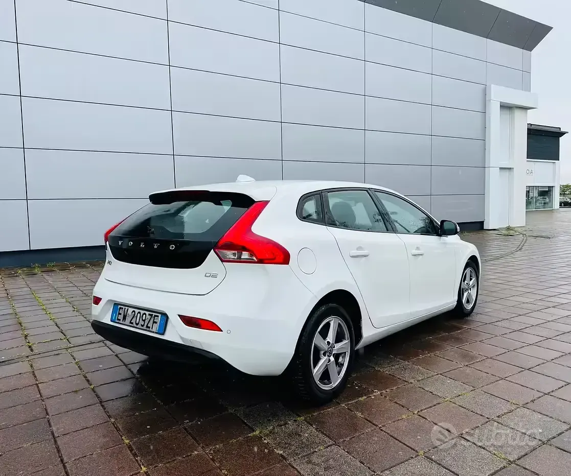 Usata Volvo V40 Summum 115 CV (84 kW) 2015 Berlina