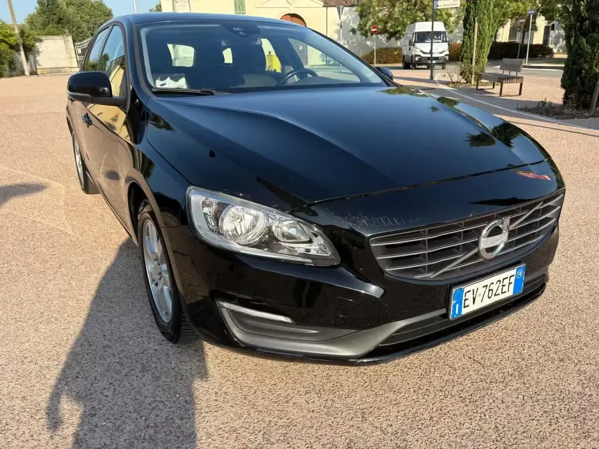 Usata Volvo V60 136 CV (100 kW) 2014 Nero Station wagon