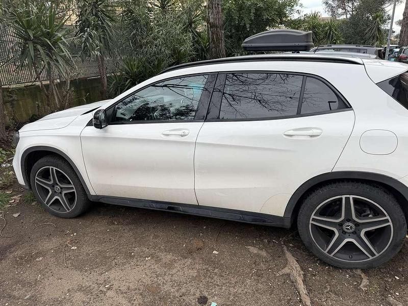 Usata Mercedes GLA200 Premium 136 CV (100 kW) 2019 Bianco SUV