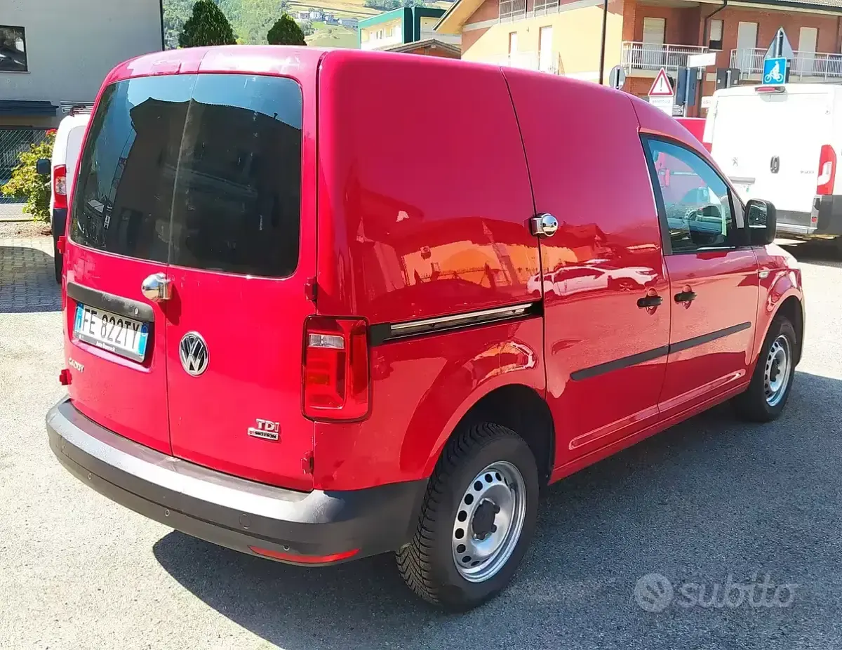 Usata VW Caddy 122 CV (89 kW) 2016 Rosso Monovolume