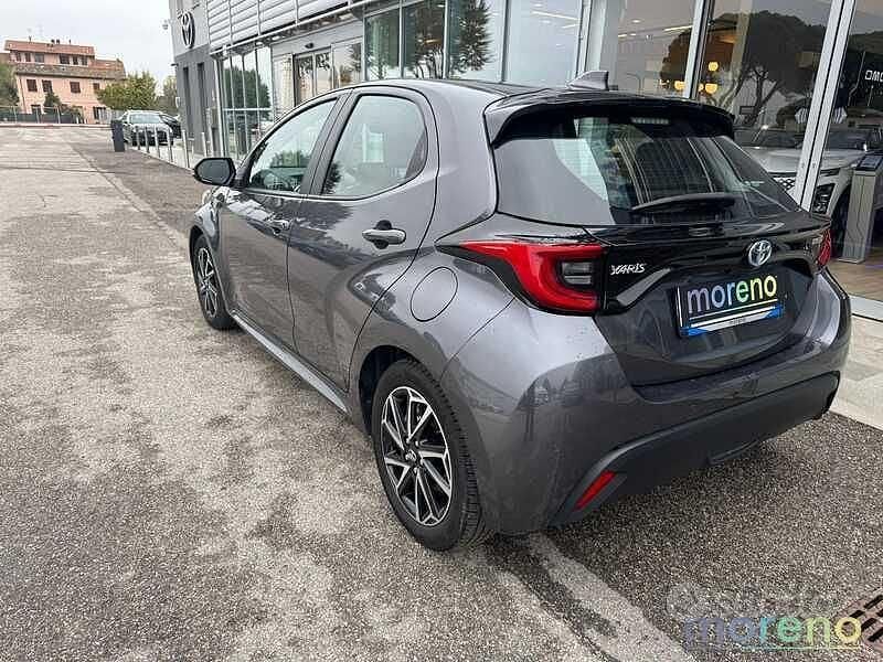 Usata Toyota Yaris Hybrid Trend 116 CV (85 kW) 2022 Grigio Utilitaria