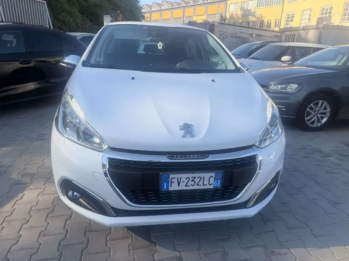 Usata Peugeot 208 Allure 83 CV (61 kW) 2019 Blu/azzurro Utilitaria