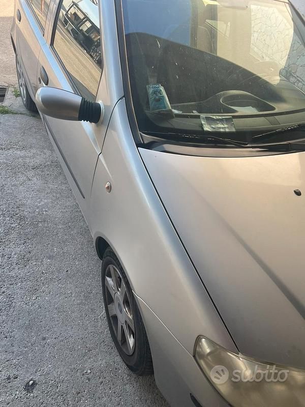 Usata Fiat Punto 69 CV (50 kW) 2005 Grigio Utilitaria
