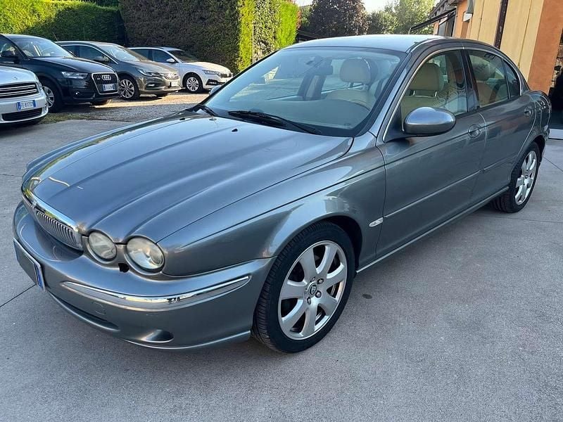 Grigio metallizzato Usata 2004 Jaguar X-type Executive Tre volumi | 3700 € (Super prezzo) - Immagine 1/4