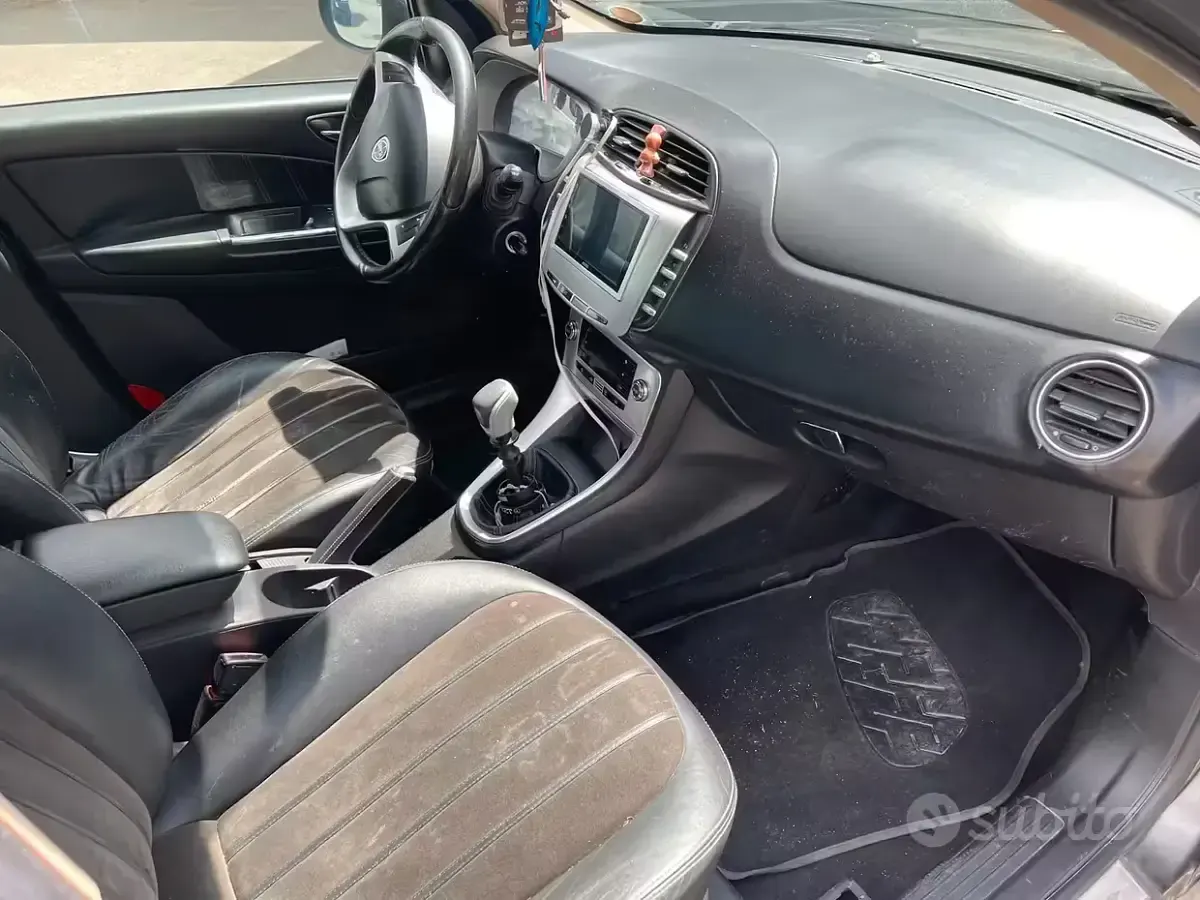 Usata Lancia Delta 120 CV (88 kW) 2010 Grigio Utilitaria