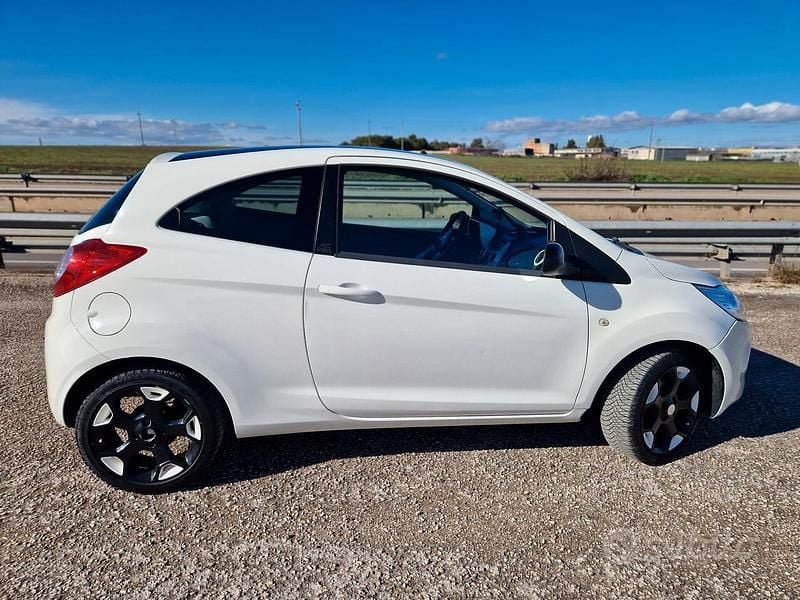 Usata Ford Ka 69 CV (50 kW) 2016 Bianco Berlina