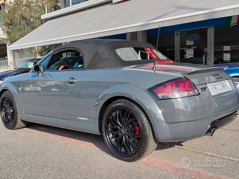 Usata Audi TT Roadster 179 CV (131 kW) 2000 Grigio topo perlato Cabrio