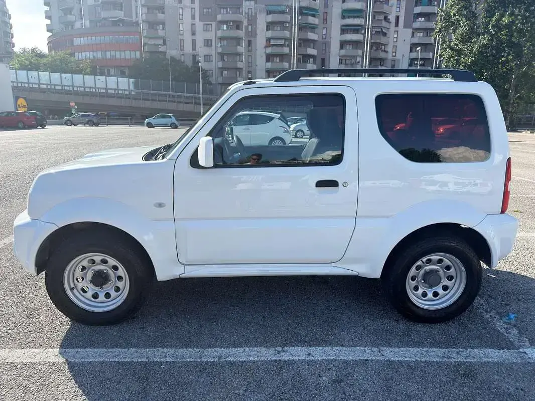 Usata Suzuki Jimny 86 CV (63 kW) 2013 Bianco SUV