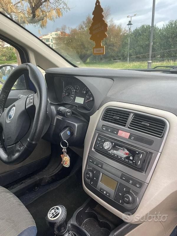 Usata Fiat Punto 90 CV (66 kW) 2006 Blu Berlina