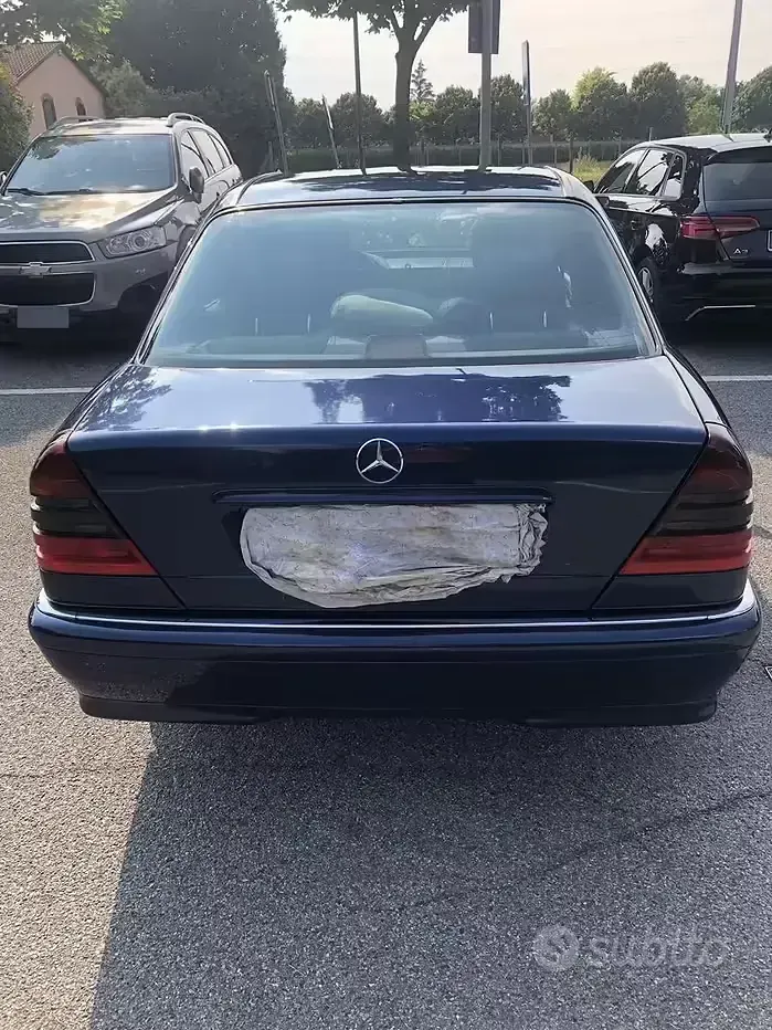 Begagnad Mercedes C180 Elegance 122 HK (89 kW) 1999 Blå Sedan
