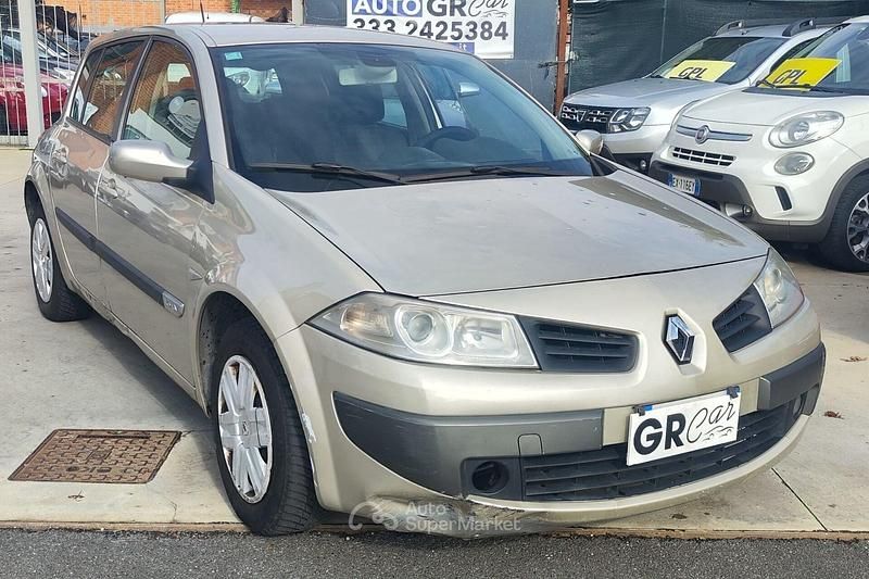 Marrone Usata 2011 Renault Mégane III Tre volumi | 999 € (Super prezzo) - Immagine 1/4