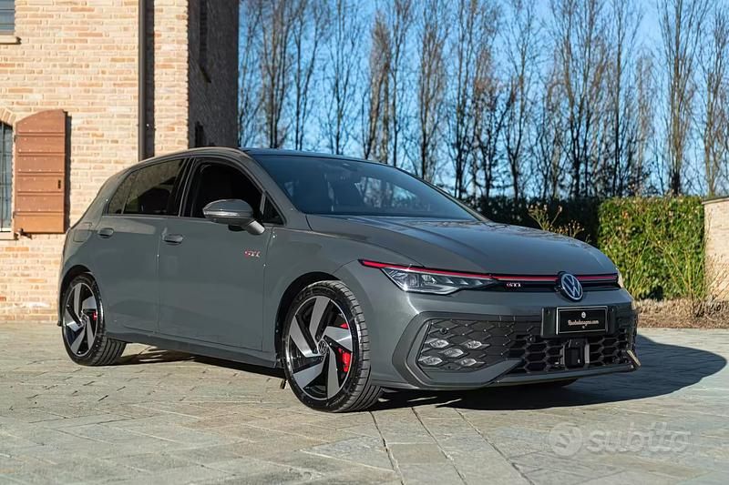 Usata VW Golf VIII GTI 265 CV (194 kW) 2025 Grigio Berlina