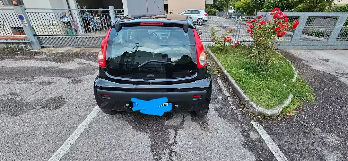 Usata Peugeot 107 68 CV (50 kW) 2009 Nero Utilitaria