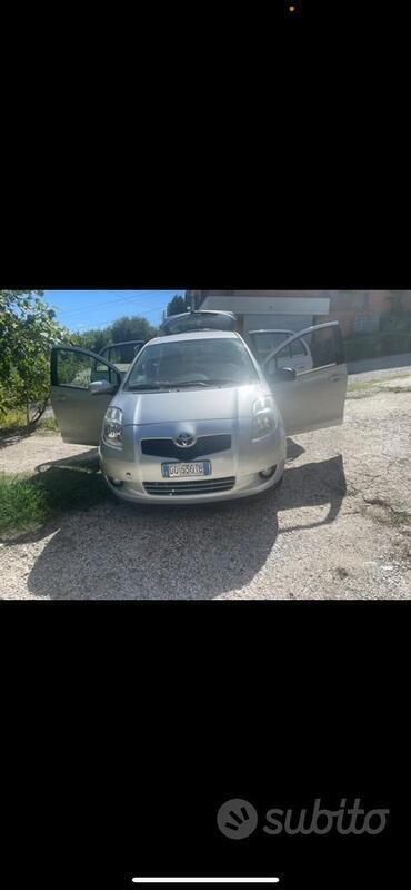 Usata 2007 Toyota Yaris Tre volumi | 3500 € (Cara) - Immagine 1/4