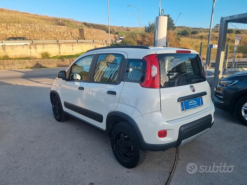 Usata Fiat Panda 4x4 S 85 CV (62 kW) 2020 Bianco Utilitaria