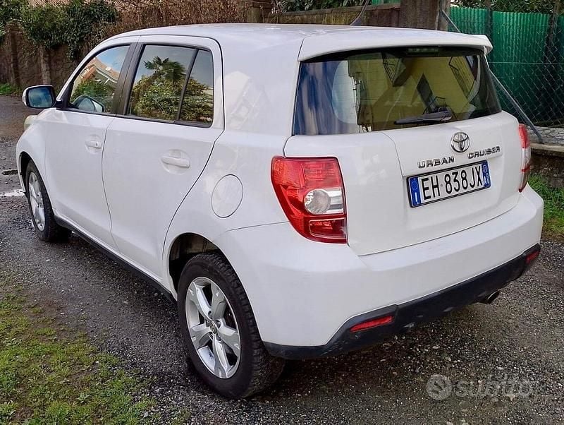 Usata Toyota Urban Cruiser Luxury 90 CV (66 kW) 2011 Bianco Berlina