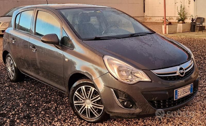 Usata Opel Corsa Cosmo 130 CV (95 kW) 2011 Grigio Utilitaria